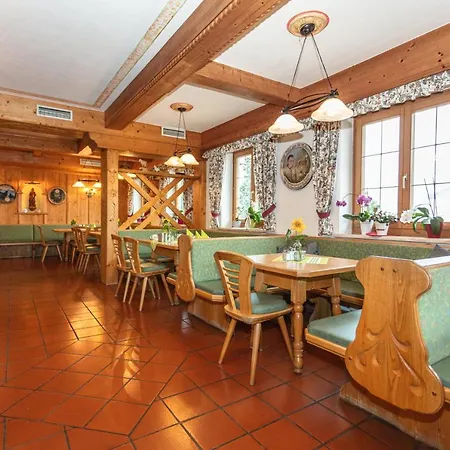 Hotel-pension Lackenbauer Gasthof 4*