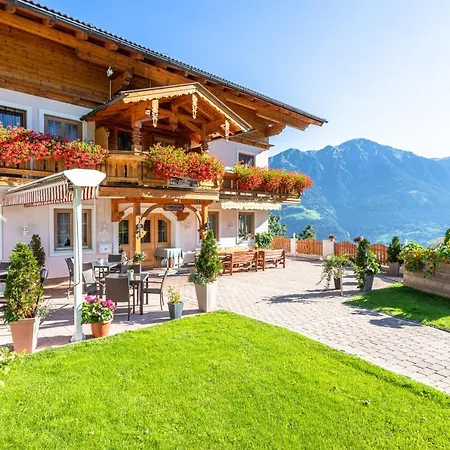 Hotel-Pension Lackenbauer 4*