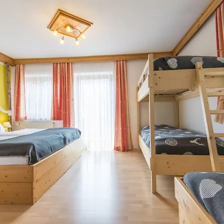 Hotel-pension Lackenbauer 4*