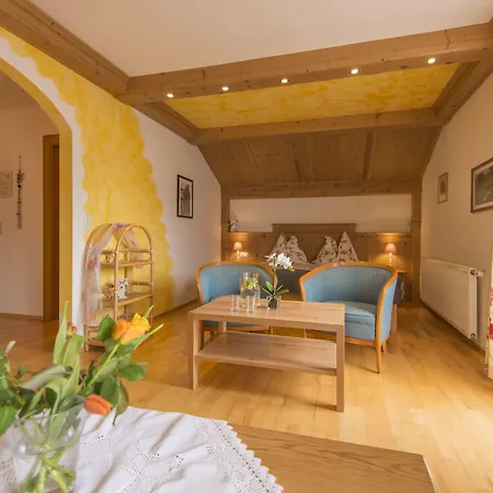 Hotel-pension Lackenbauer 4*