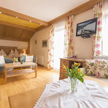 Haus Lackenbauer *