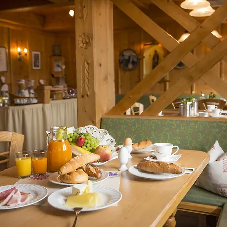 Hotel-Pension Lackenbauer 3*